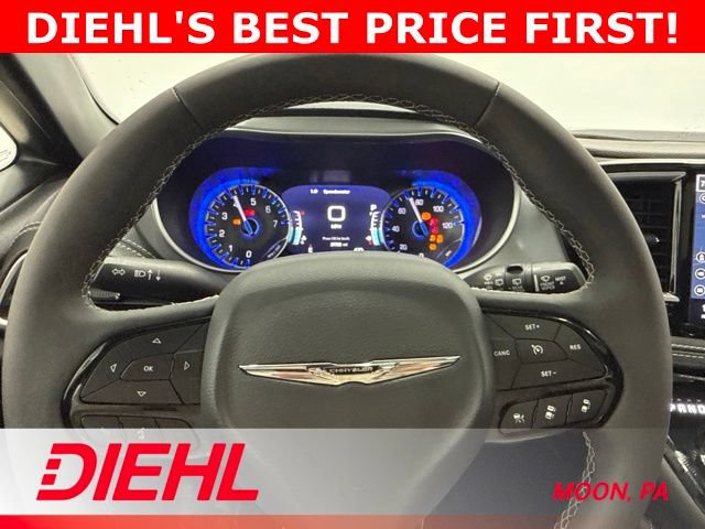 Used 2025 Chrysler Pacifica Limited FWD image 30