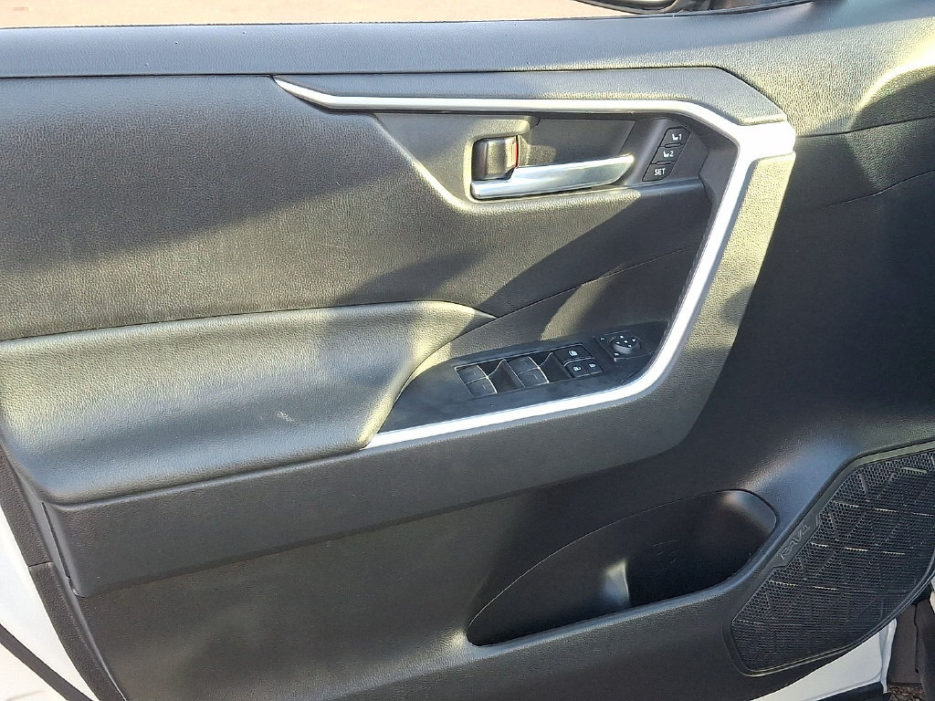 Certified 2022 Toyota RAV4 XLE Premium AWD/4WD image 13