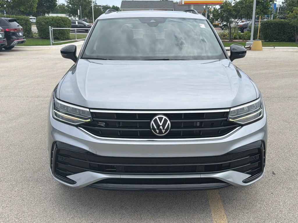 Certified 2023 Volkswagen Tiguan SE R-Line FWD image 2