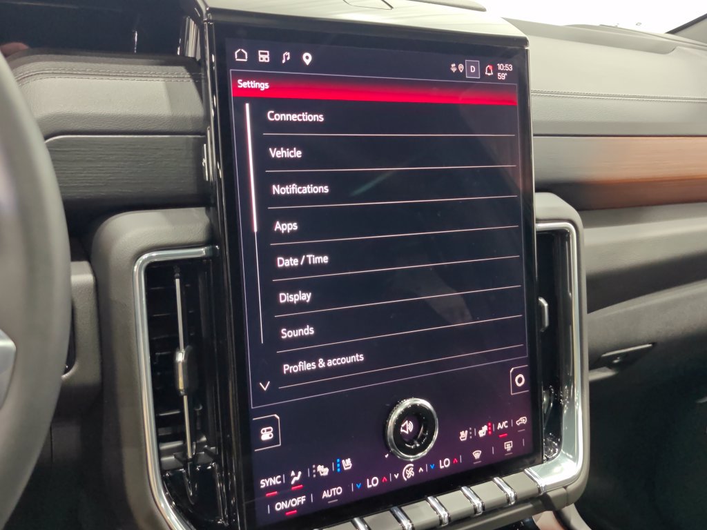 Used 2025 GMC Yukon Denali w/ Sun & Power Step Package AWD/4WD image 49