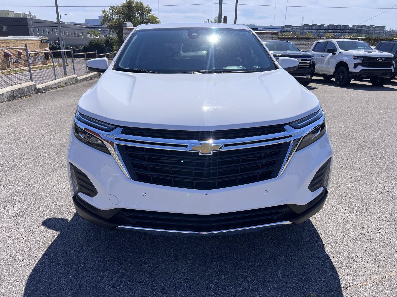 Used 2024 Chevrolet Equinox LT FWD image 2