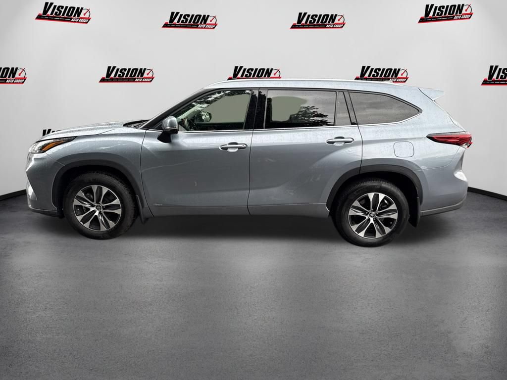 Used 2022 Toyota Highlander XLE AWD/4WD image 8