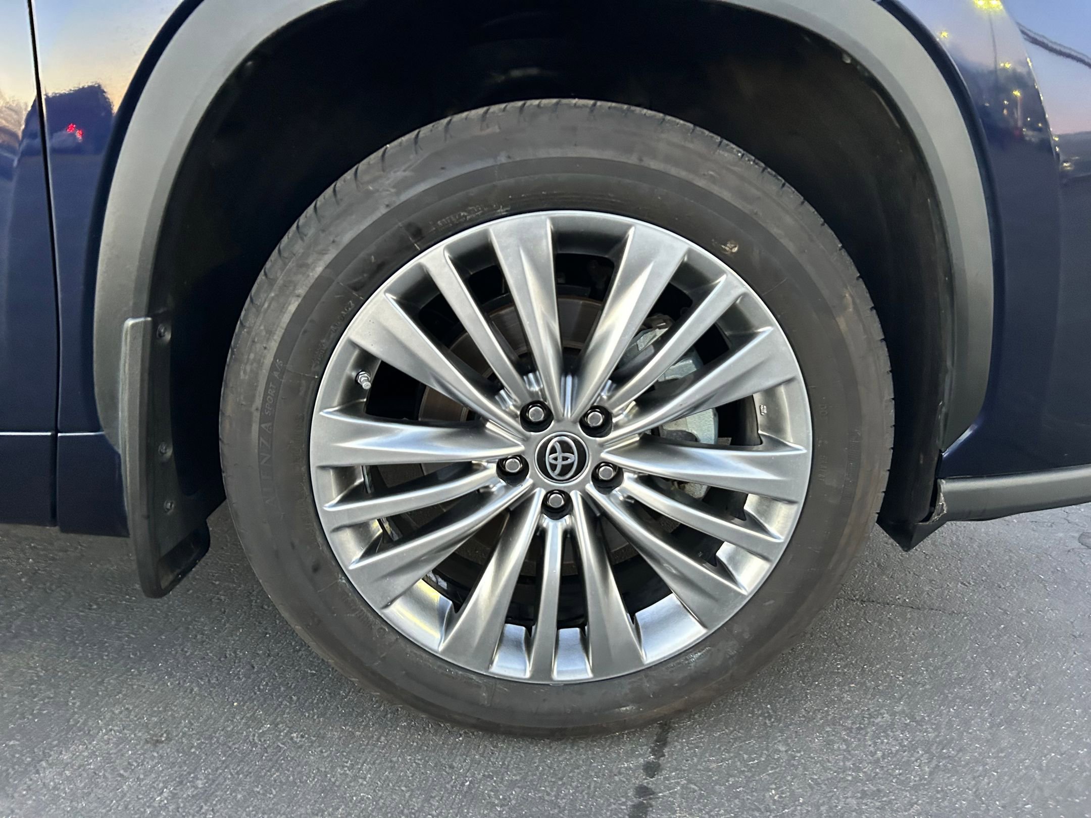 Used 2023 Toyota Highlander Platinum image 30