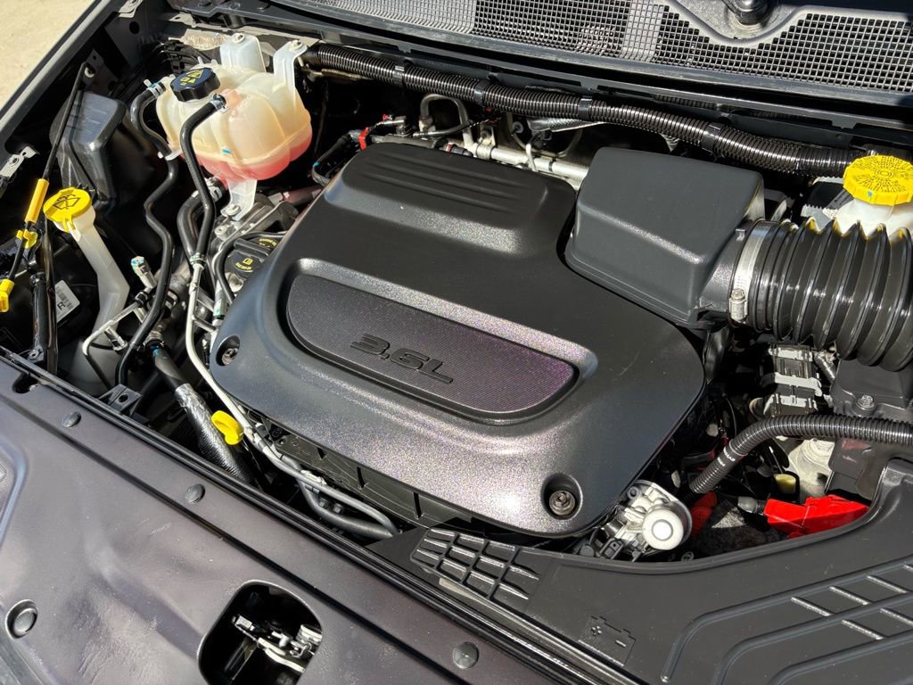 Used 2025 Chrysler Pacifica Select image 28