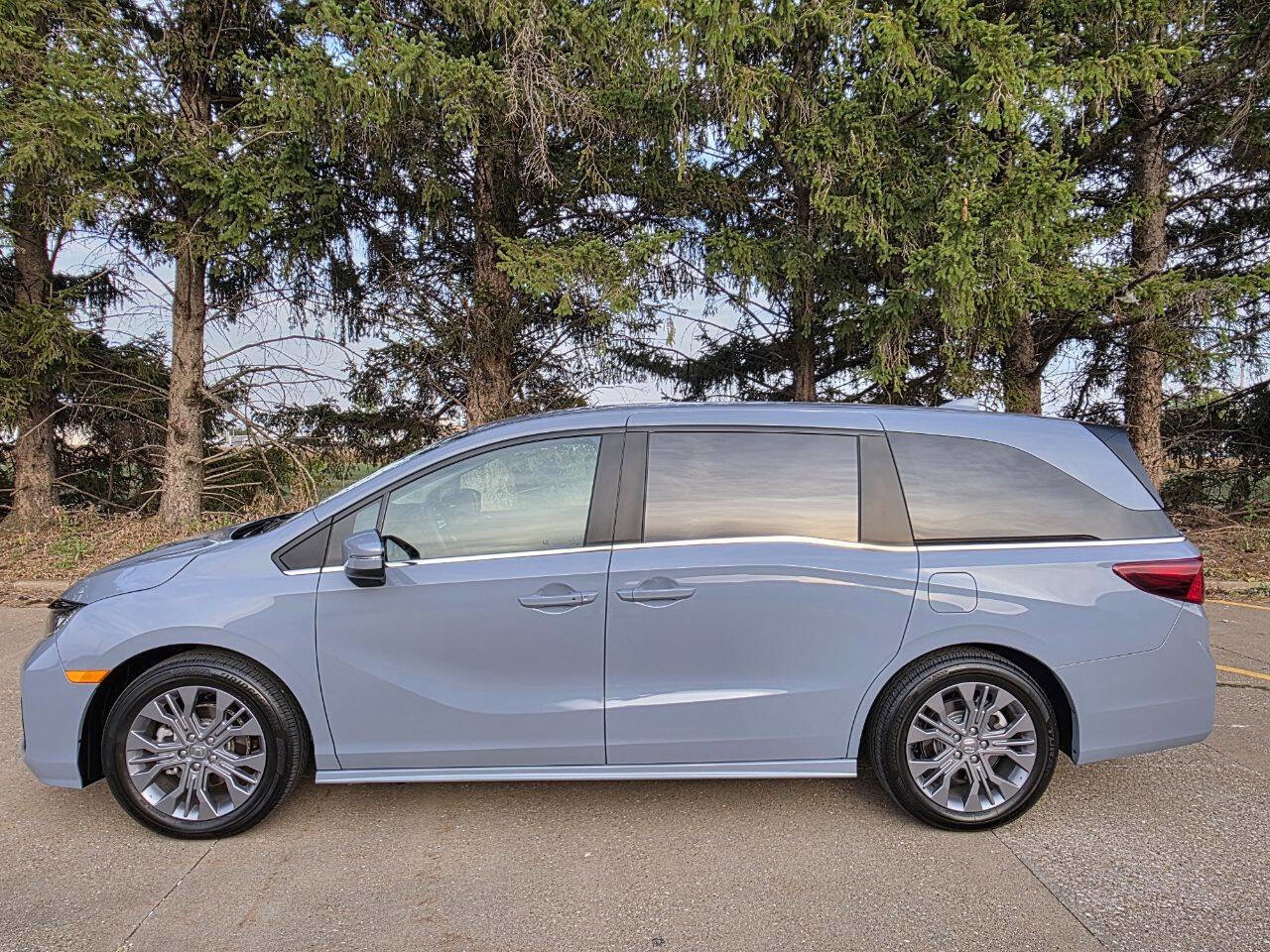 Used 2025 Honda Odyssey Touring image 8