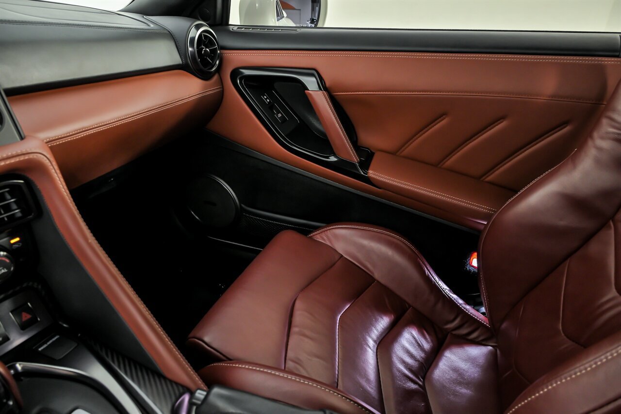 Used 2019 Nissan GT-R Premium w/ Premium Interior Package image 36
