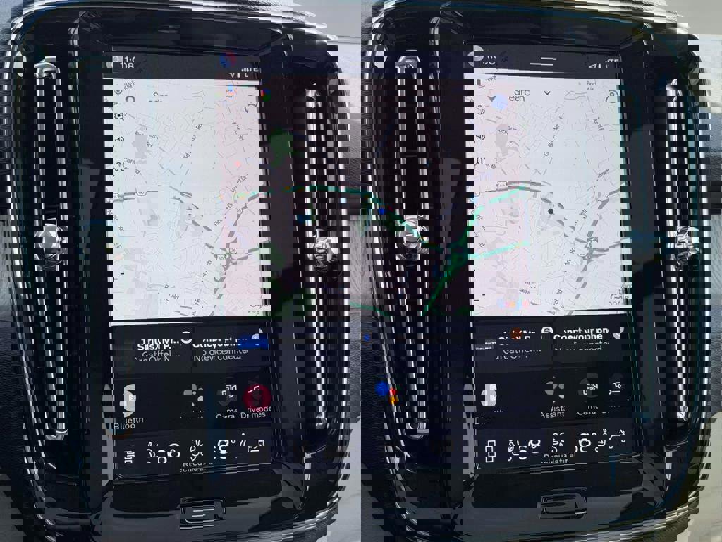 Used 2023 Volvo XC40 B5 Plus w/ Driver Assist Package image 3