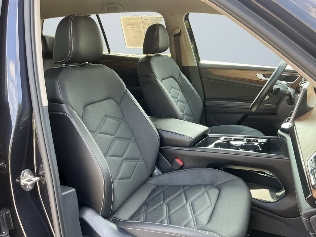 Used 2025 Volkswagen Atlas SE AWD/4WD image 16