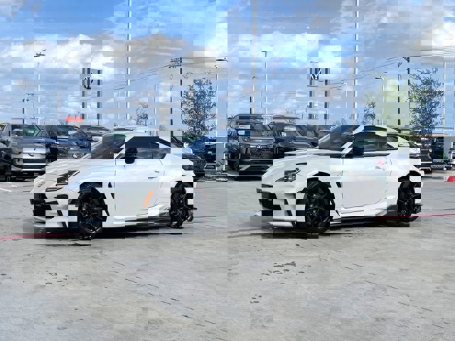 Used 2023 Toyota GR86 Premium video 2