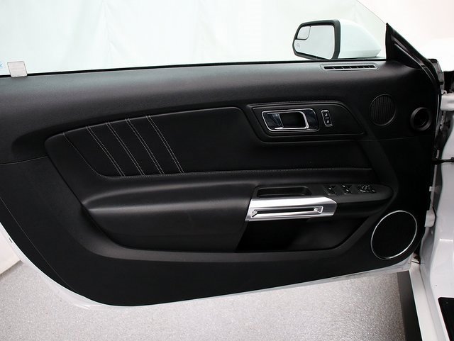 Used 2017 Ford Mustang Premium image 21