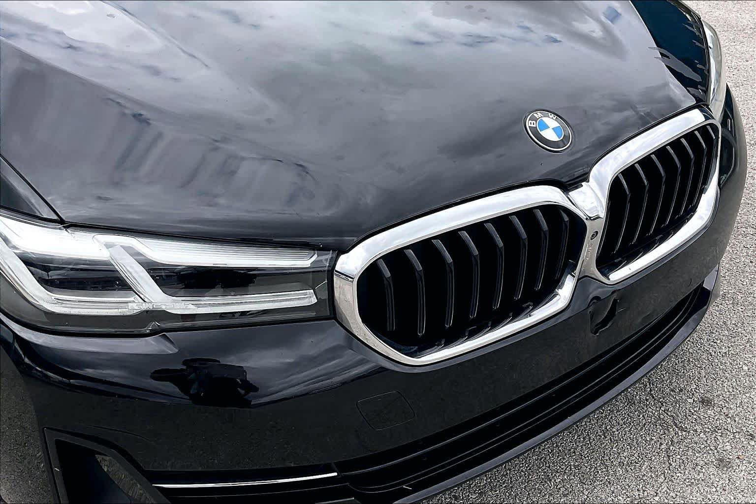 Used 2021 BMW 530e w/ Parking Assistance Package image 32