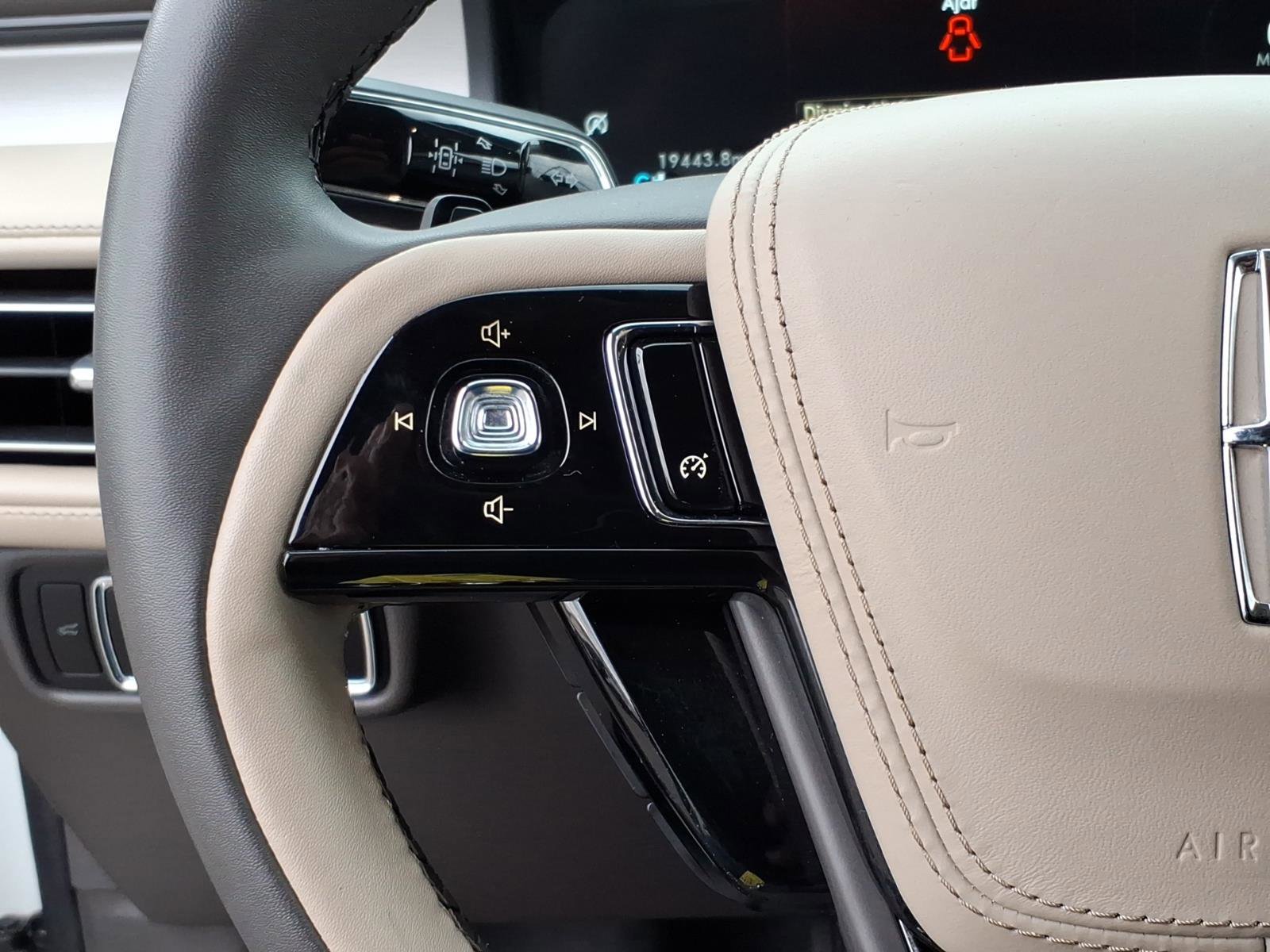 Used 2023 Lincoln Aviator AWD w/ Premium Package image 19