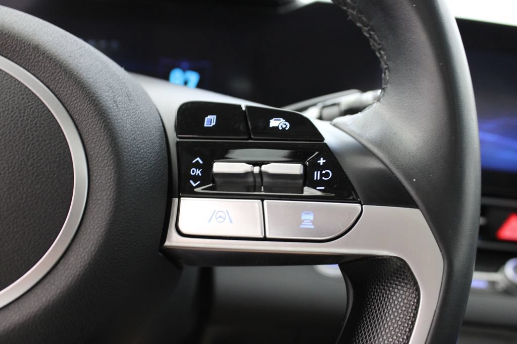 Used 2025 Hyundai Elantra SEL FWD image 27