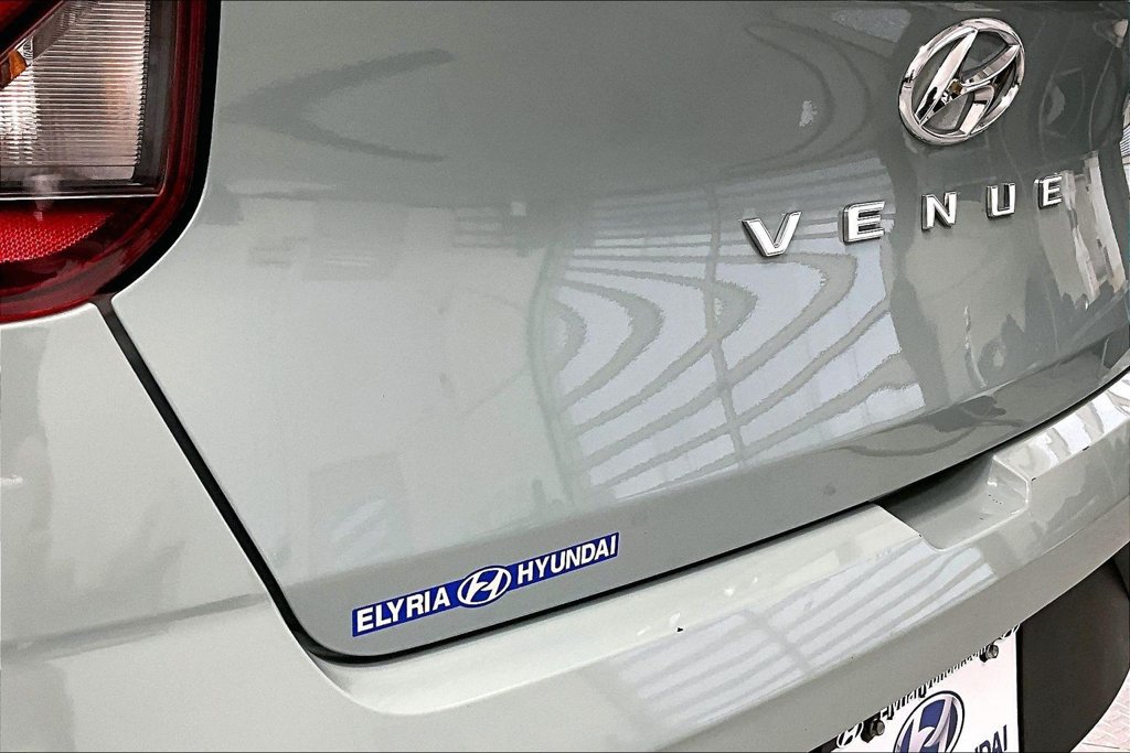 Used 2025 Hyundai Venue SEL FWD image 32