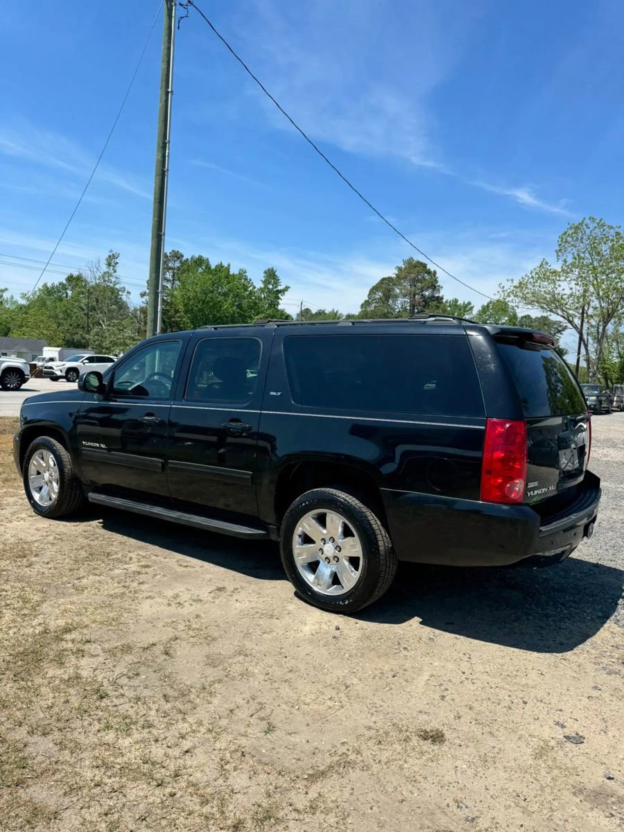 Used 2011 GMC Yukon XL SLT w/ SLT-2 Equipment Package AWD/4WD image 6