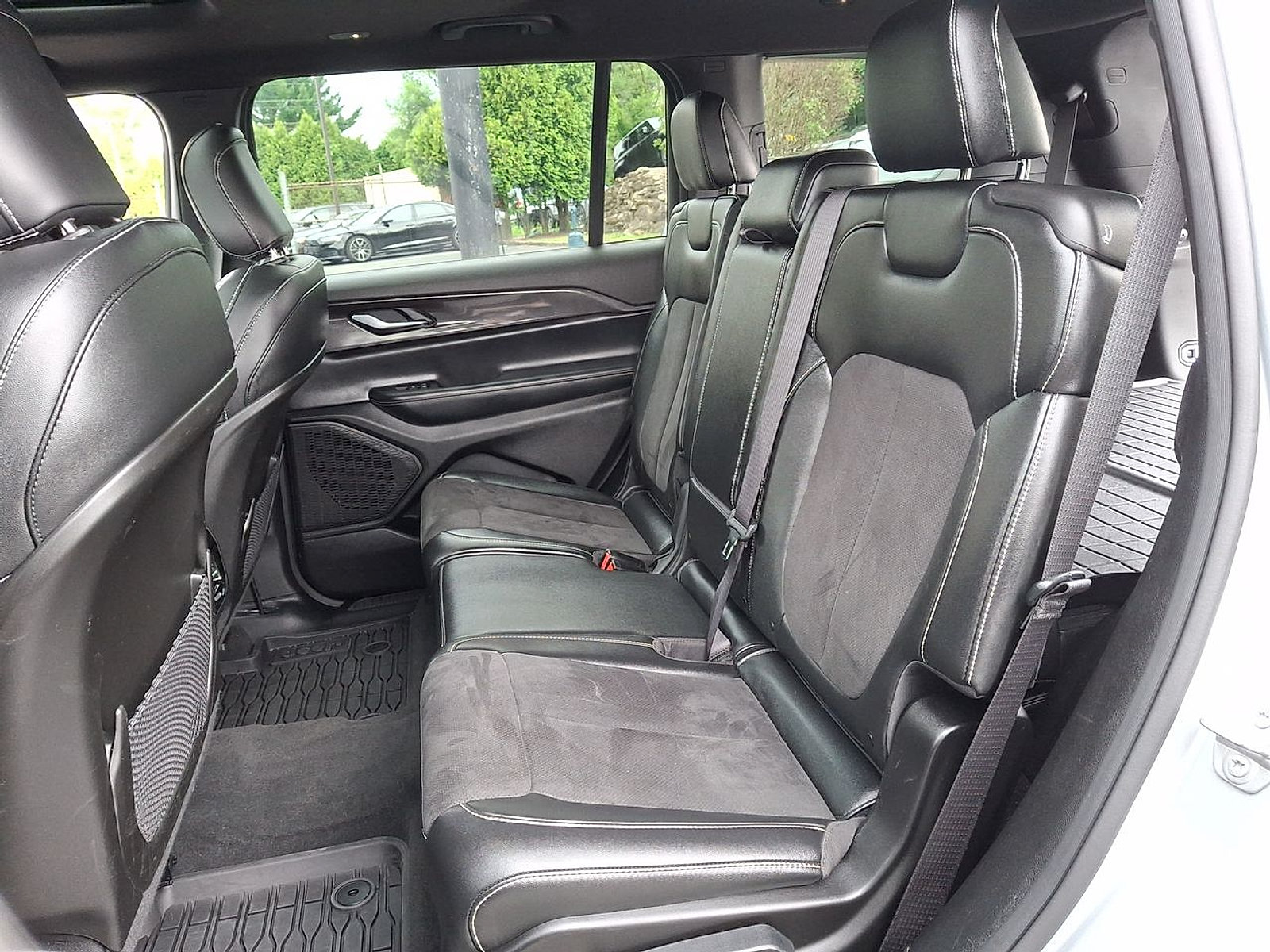 Used 2023 Jeep Grand Cherokee L Laredo AWD/4WD image 27