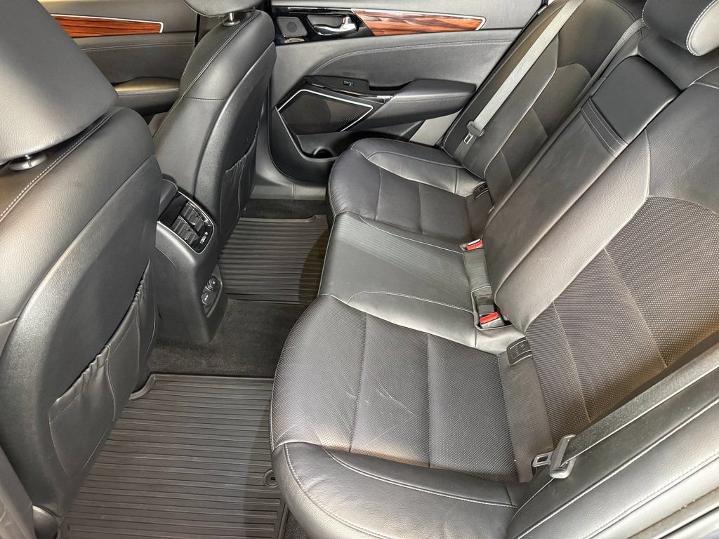 Used 2018 Kia Cadenza Premium w/ Luxury Package FWD image 23