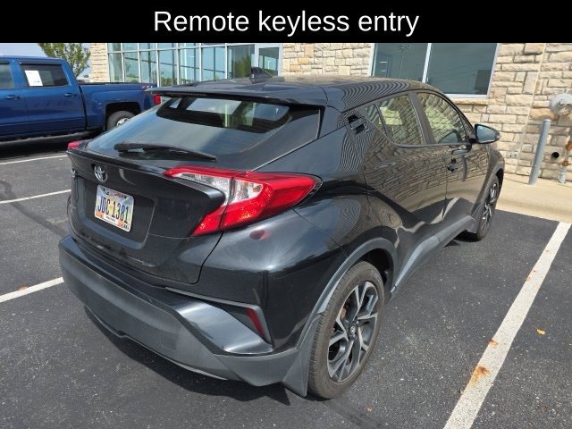 Used 2018 Toyota C-HR XLE FWD image 2