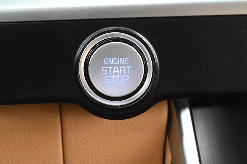Used 2024 Kia Carnival LX FWD image 27
