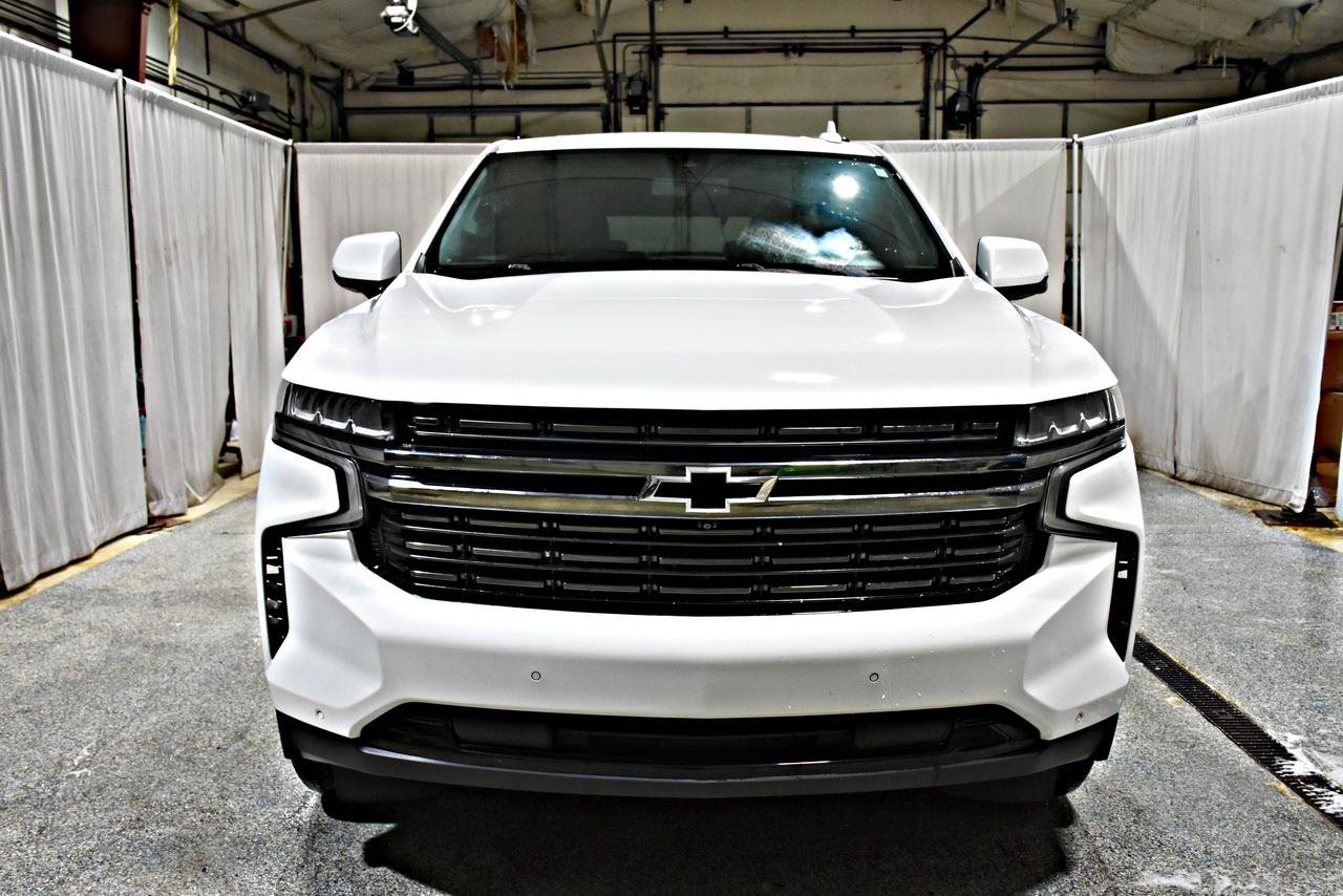 Used 2022 Chevrolet Tahoe RST w/ Luxury Package AWD/4WD image 2