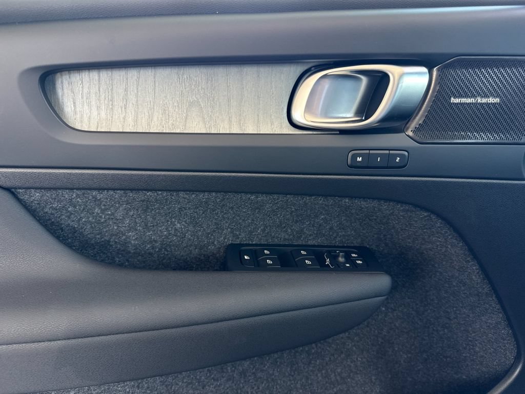 New 2026 Volvo XC40 B5 Plus w/ Climate Package AWD/4WD image 10