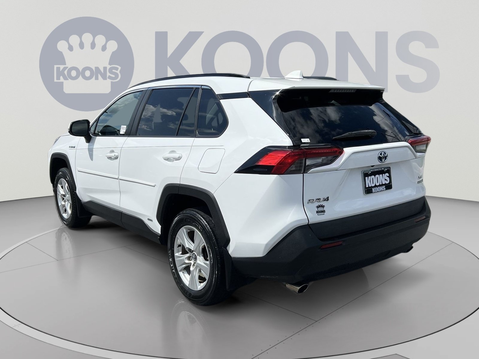 Used 2021 Toyota RAV4 XLE w/ Convenience Package AWD/4WD image 4