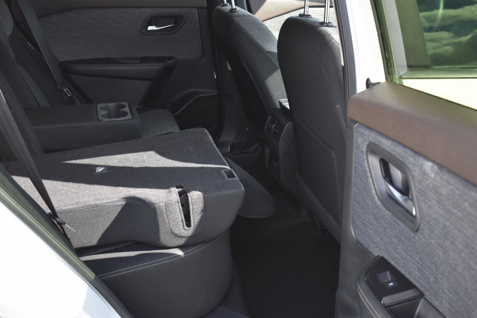 Used 2023 Nissan Rogue SV image 16