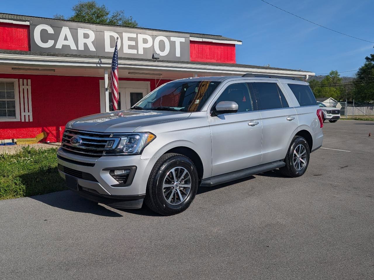Used 2018 Ford Expedition XLT w/ Equipment Group 201A RWD image 2