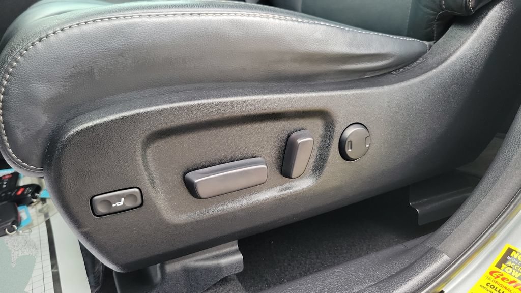 Certified 2018 Toyota Highlander SE FWD image 16