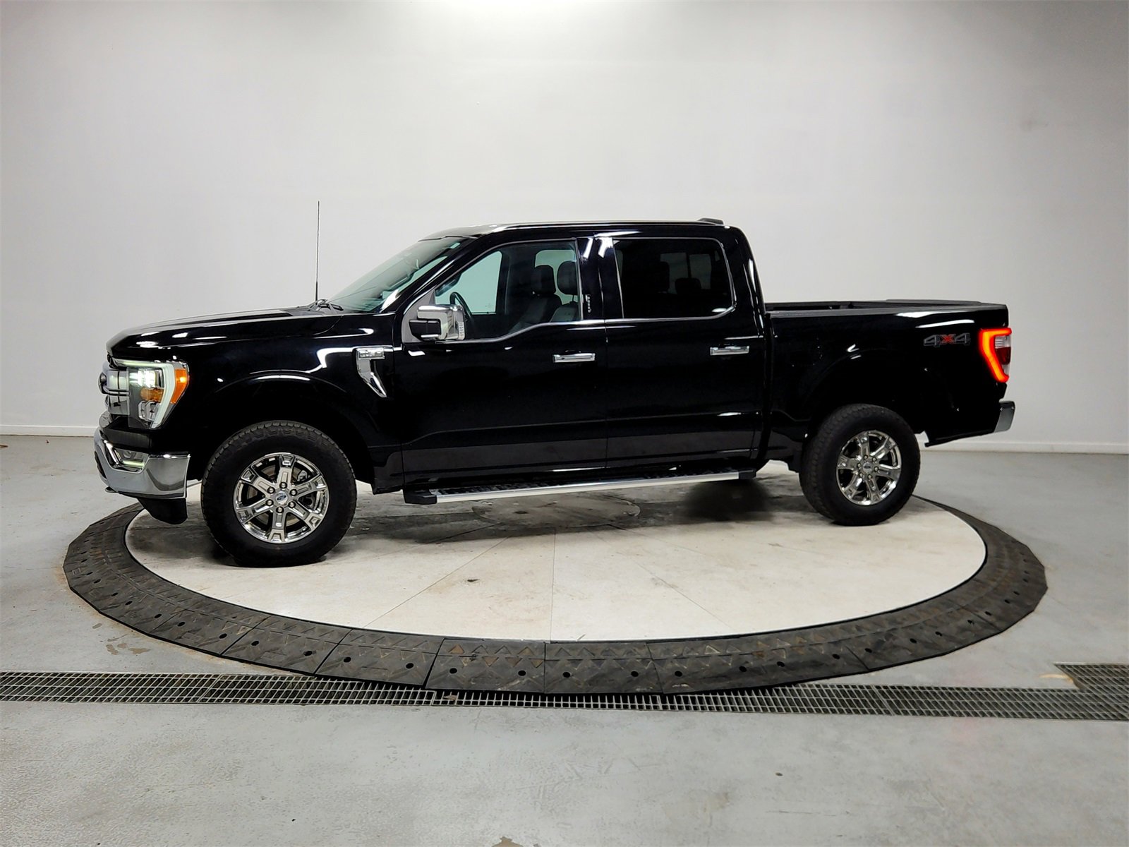 Used 2023 Ford F150 Lariat image 4
