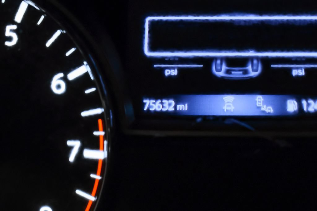 Used 2020 Nissan Pathfinder Platinum FWD image 25