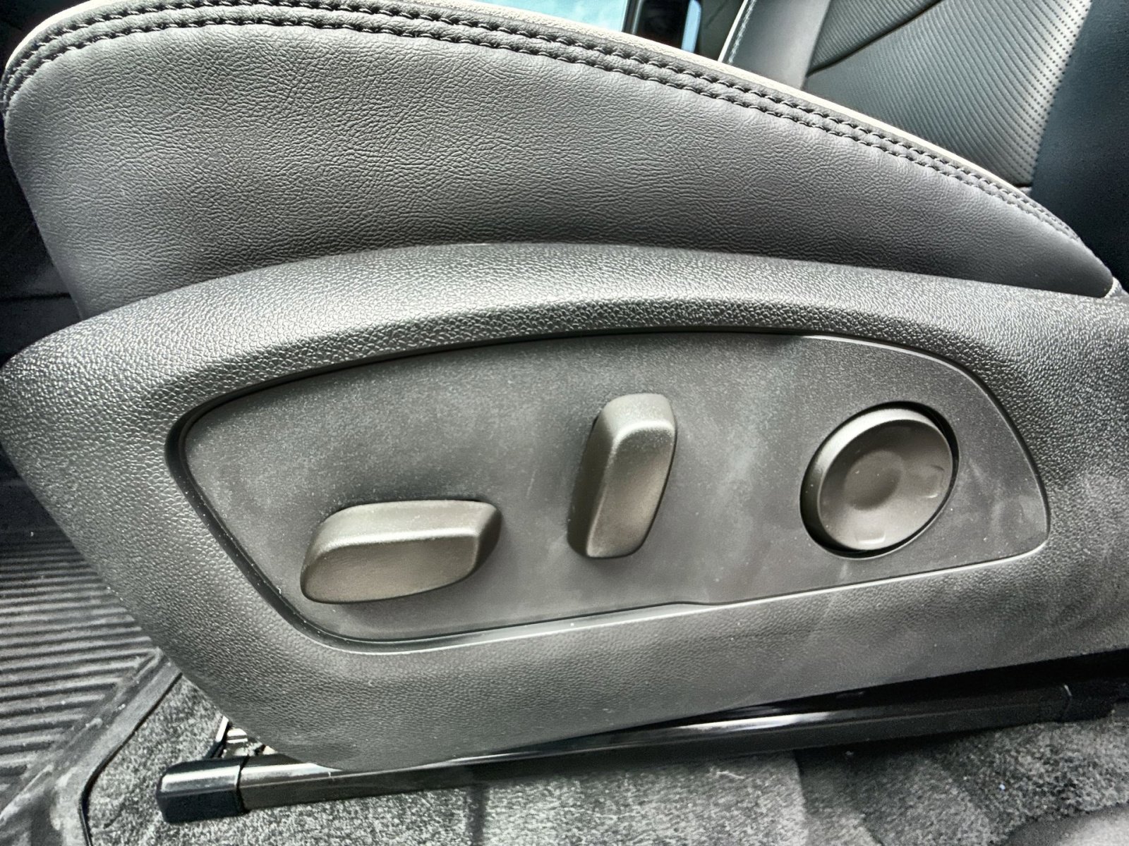 New 2026 GMC Acadia Denali w/ LPO, Floor Liner Package image 14