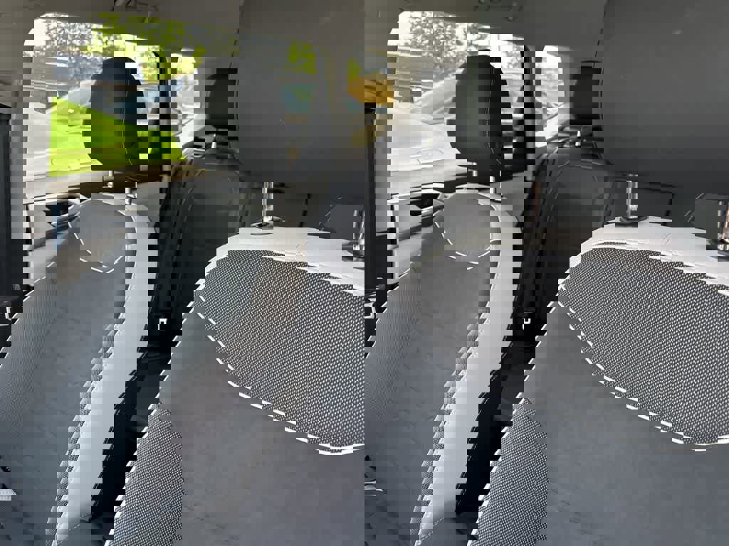 Used 2025 Volkswagen Taos SE FWD image 8