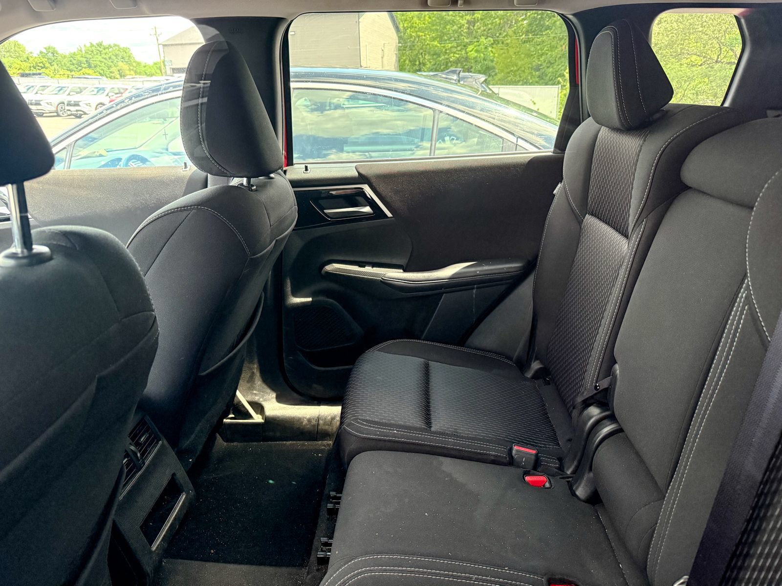 Used 2024 Mitsubishi Outlander ES AWD/4WD image 9