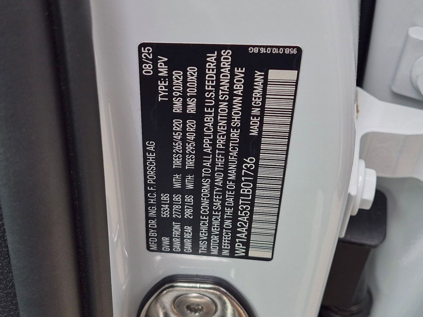 Certified 2026 Porsche Macan AWD/4WD image 29