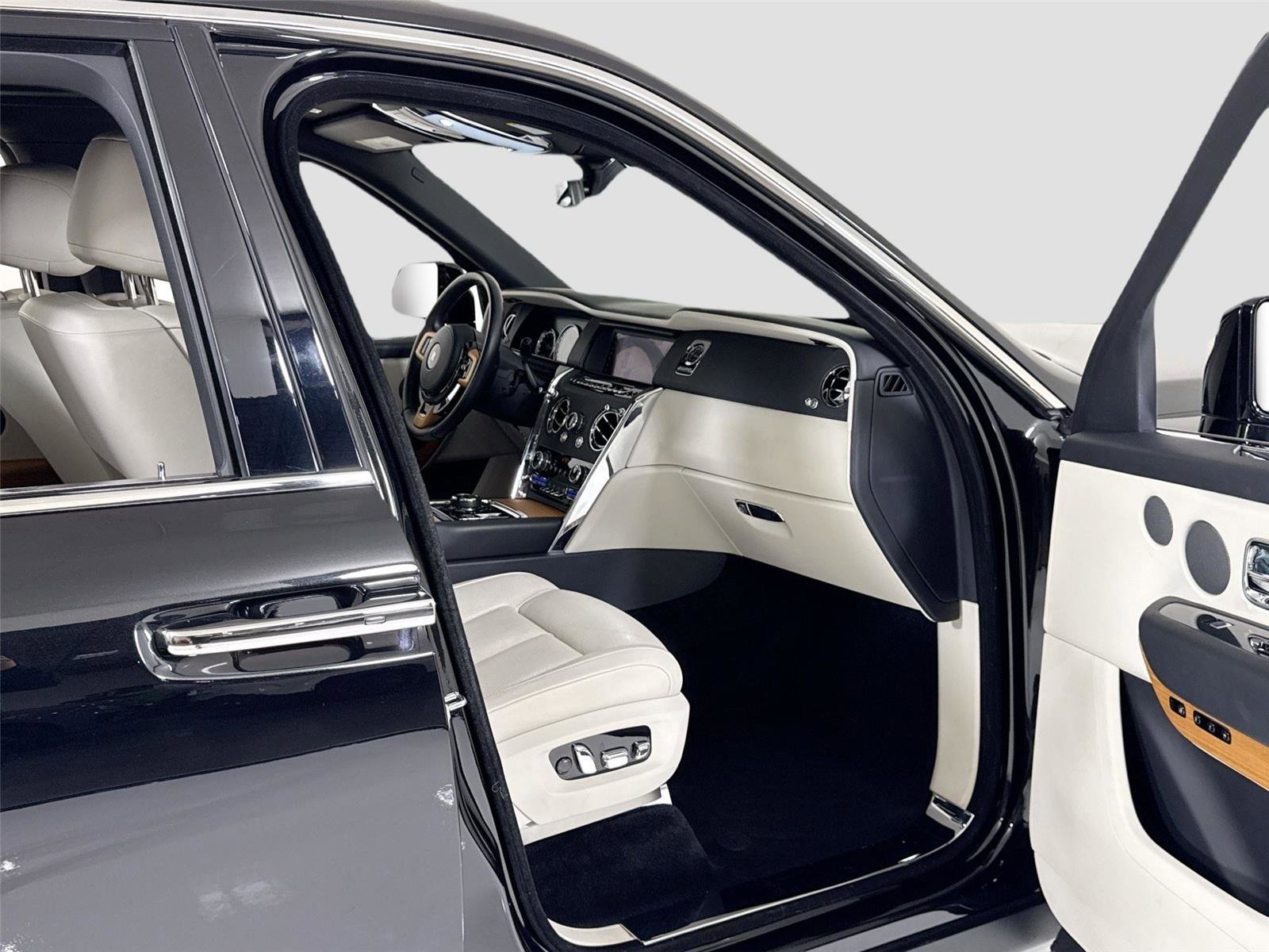Used 2019 Rolls-Royce Cullinan image 35