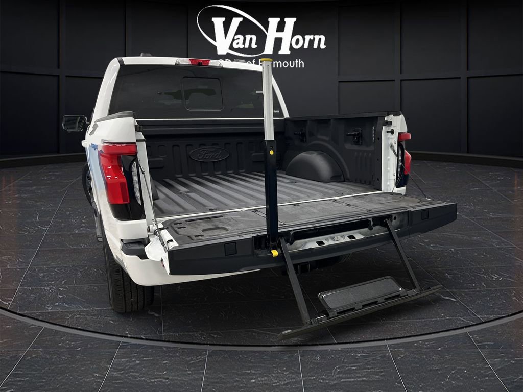 Used 2022 Ford F150 Lightning Lariat image 16