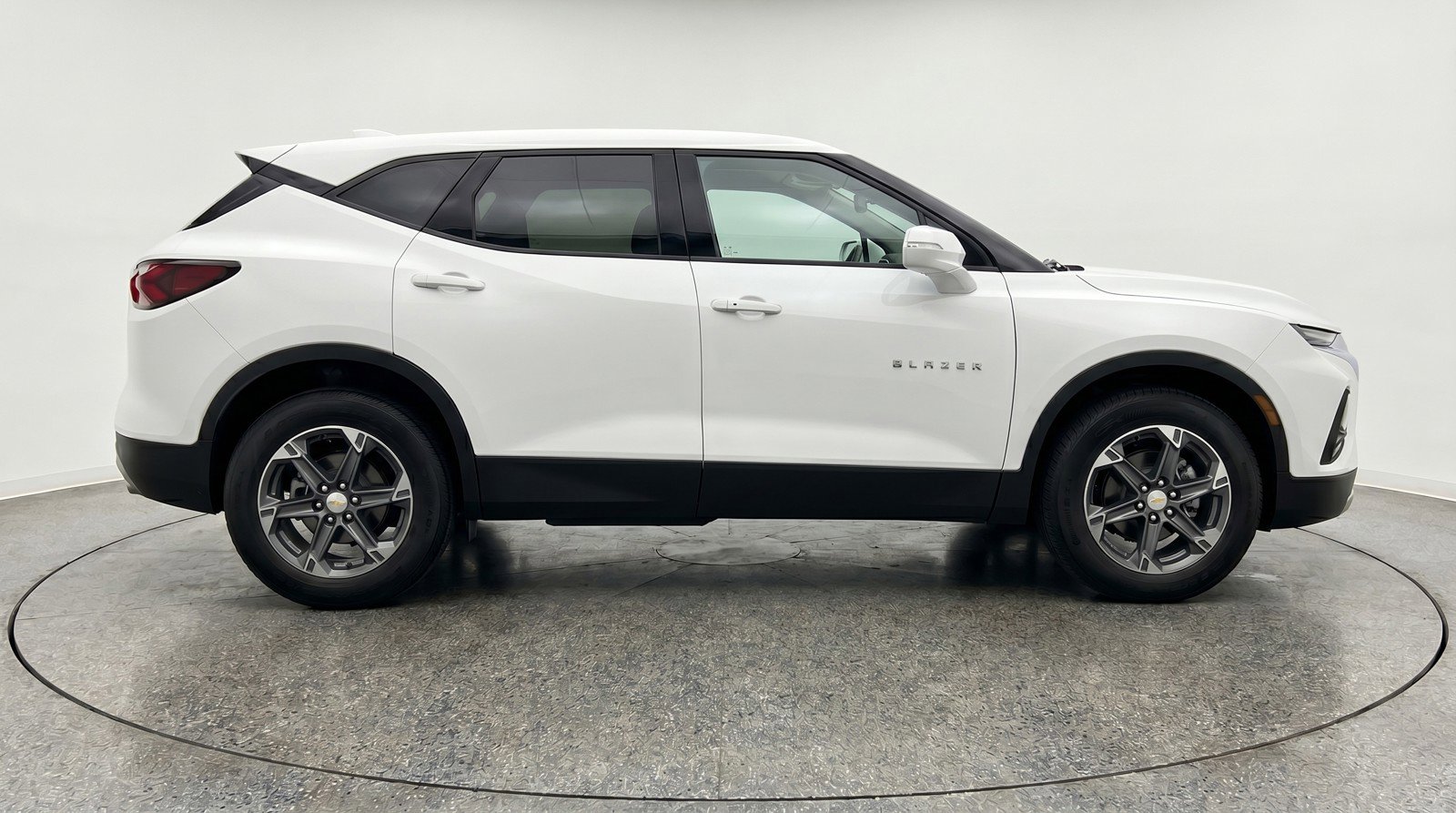 Used 2025 Chevrolet Blazer LT FWD image 11