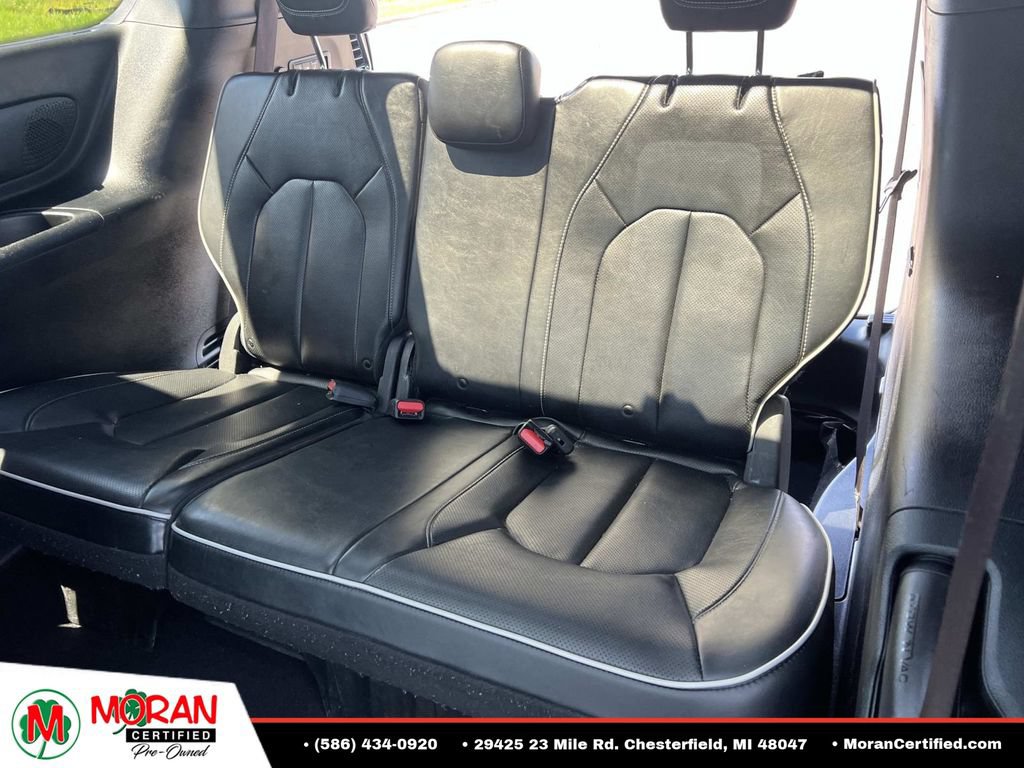 Used 2019 Chrysler Pacifica Limited w/ S Appearance Package FWD image 13