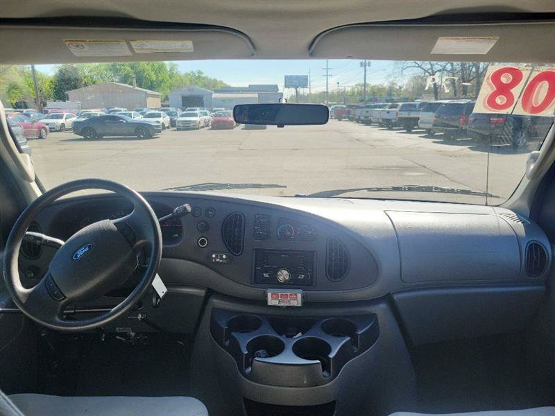 Used 2008 Ford E-150 and Econoline 150 Wagon RWD image 6