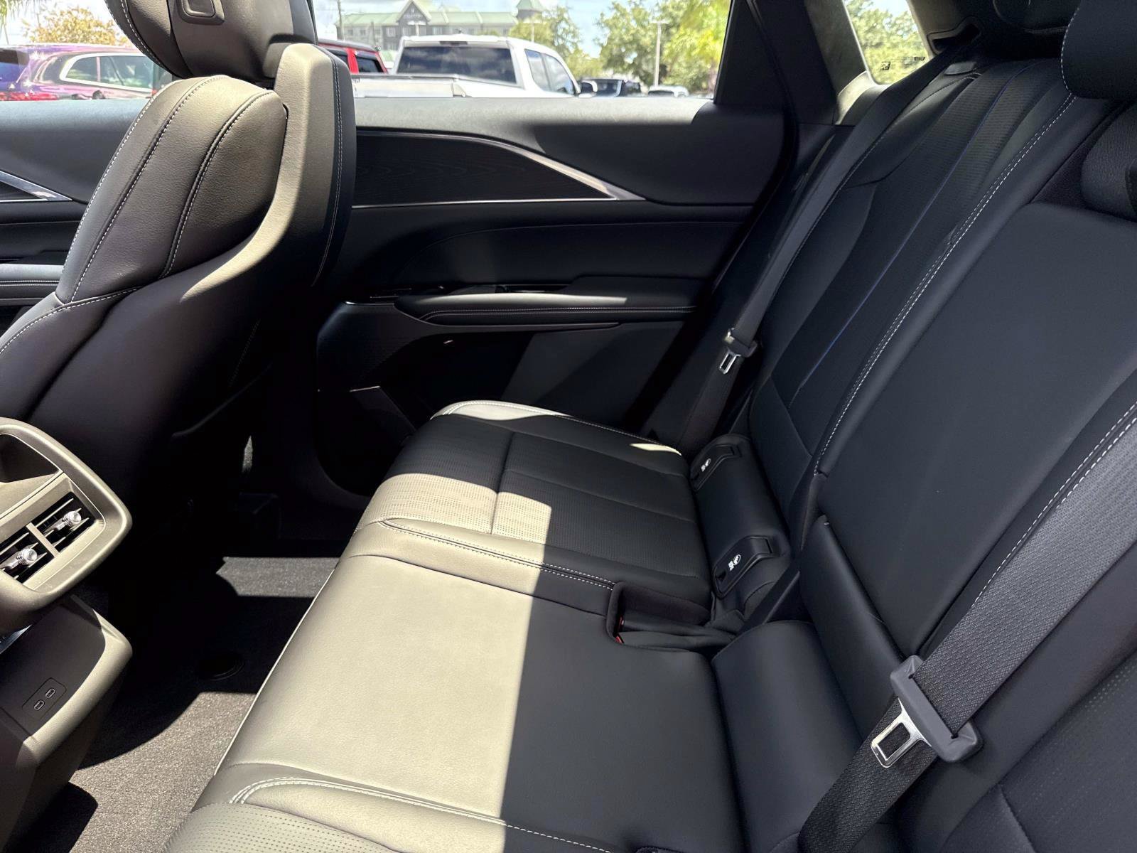 Used 2024 Cadillac Lyriq Luxury RWD image 14