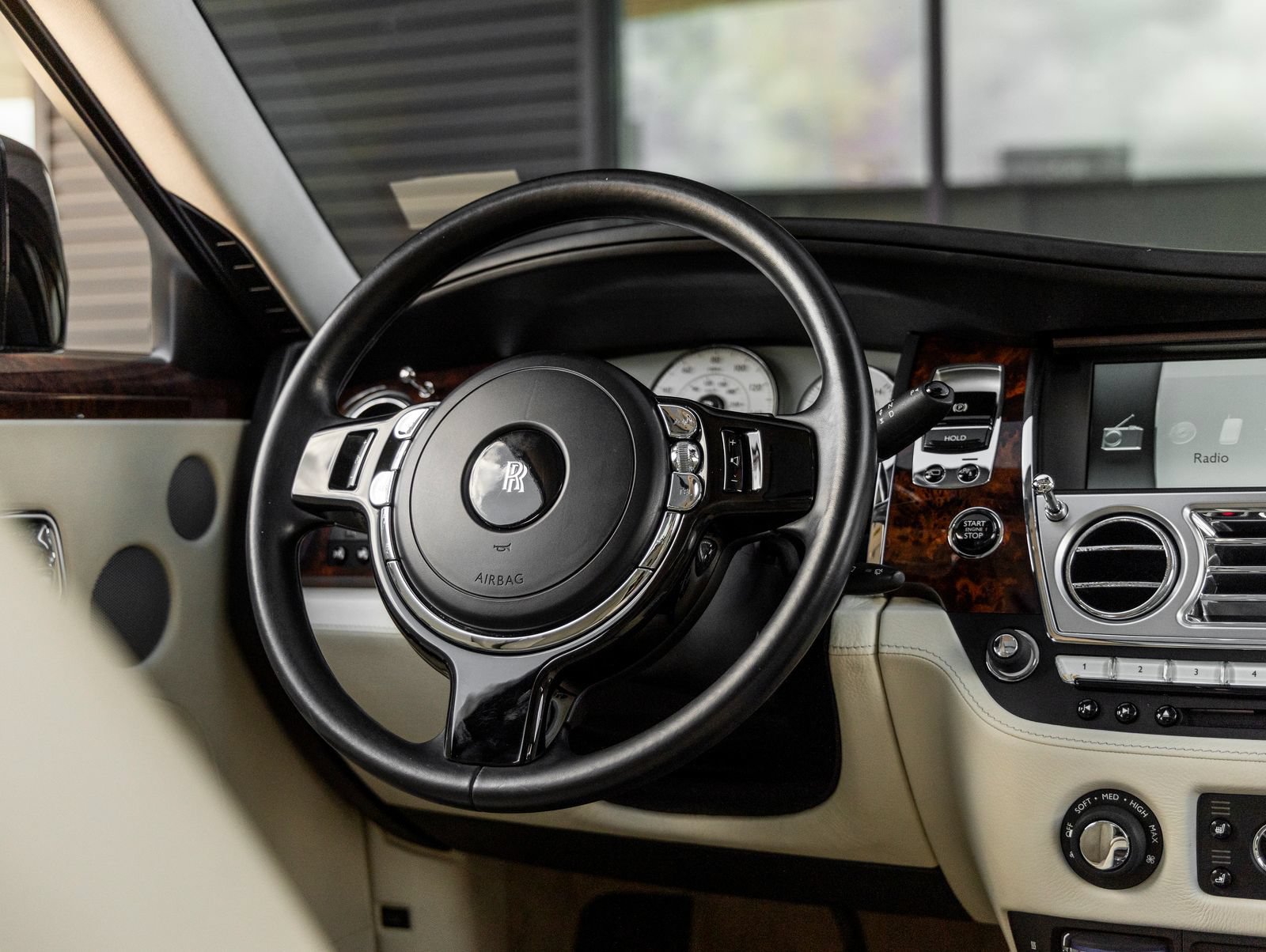 Used 2015 Rolls-Royce Ghost RWD image 41
