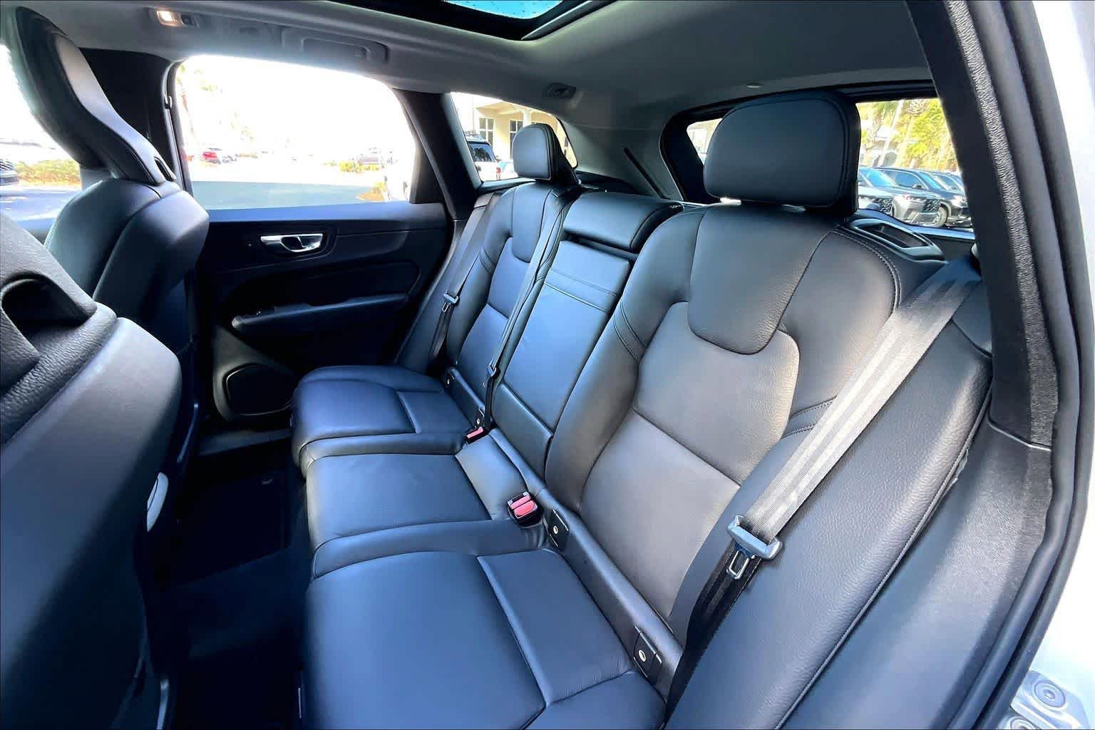 Used 2021 Volvo XC60 T5 Momentum w/ Premium Package AWD/4WD image 20