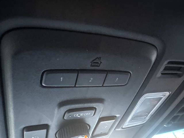 Used 2022 Chevrolet Suburban LT w/ Luxury Package image 17