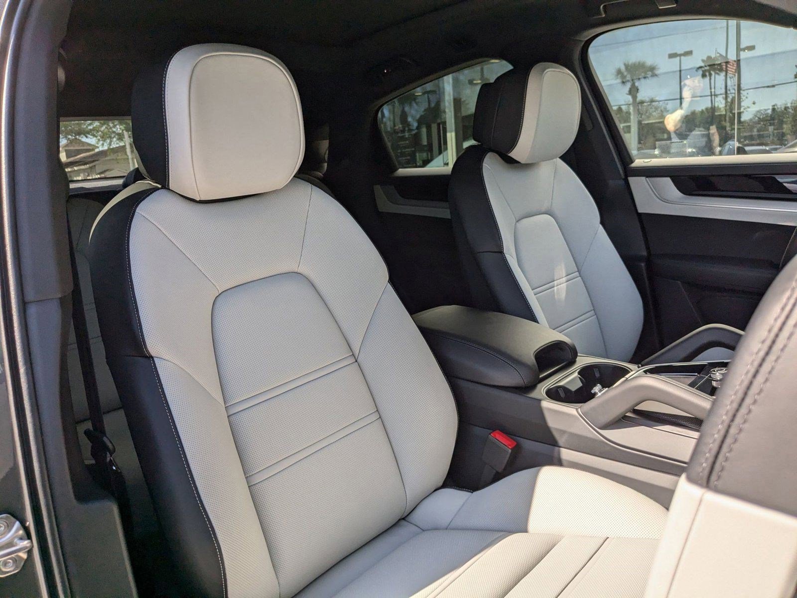 Certified 2025 Porsche Cayenne Coupe image 26