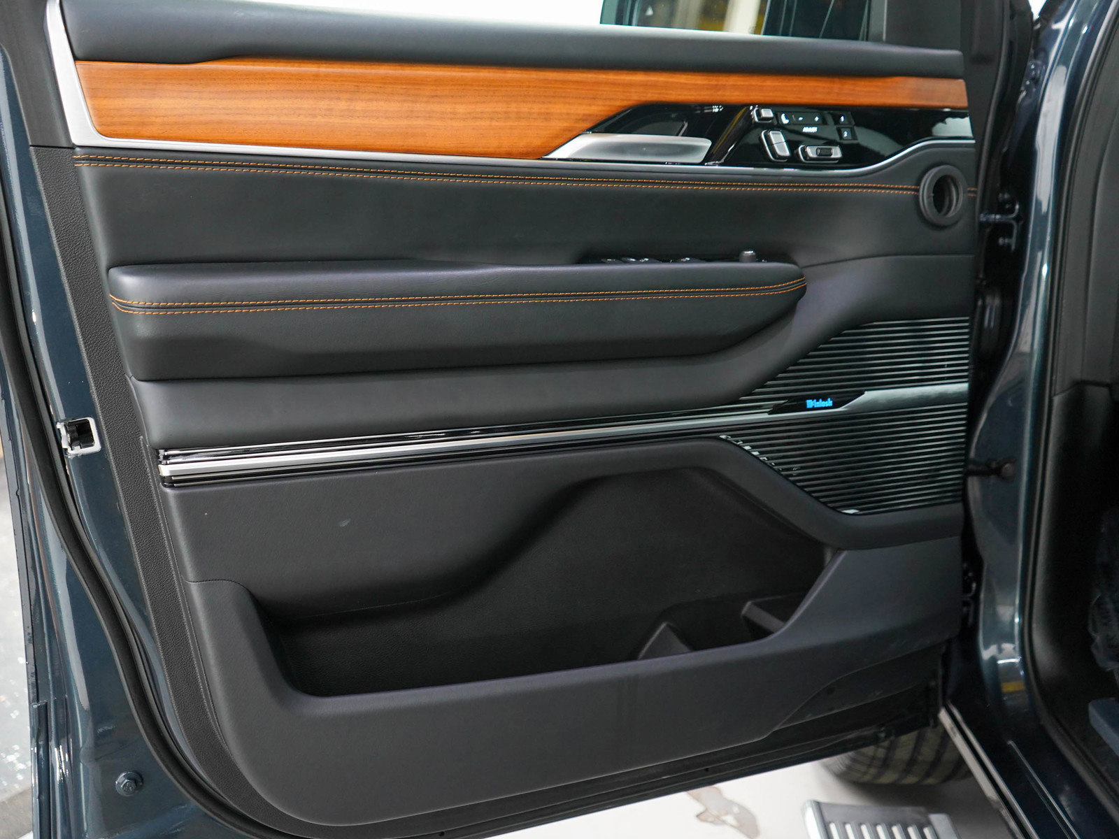 Used 2024 Jeep Grand Wagoneer L Series III image 25