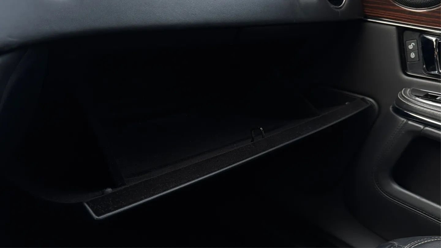 Used 2016 Jaguar XJ L Portfolio RWD image 46