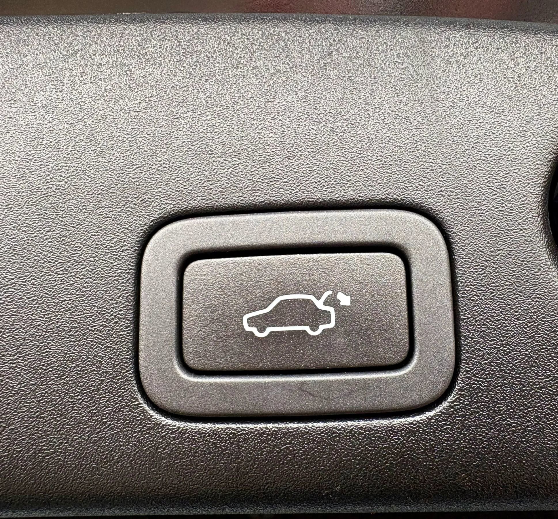 Used 2015 Jaguar XJ Supercharged image 22