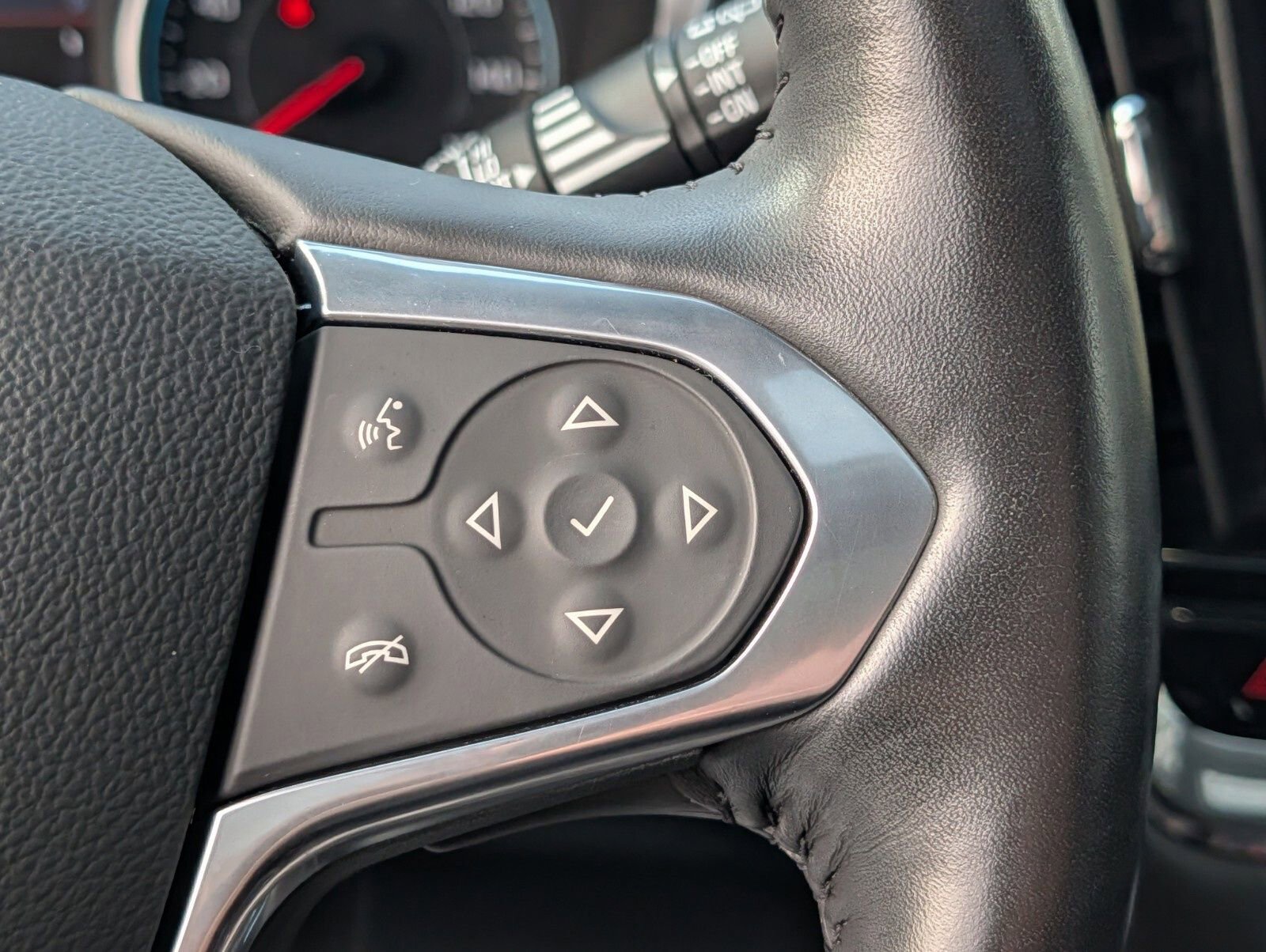 Used 2020 Chevrolet Traverse Premier w/ Redline Edition image 38