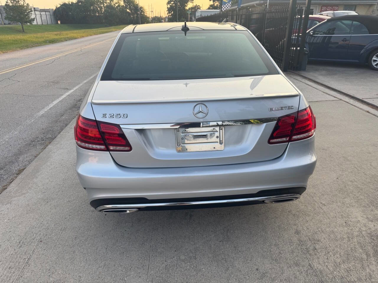 Used 2014 Mercedes-Benz E 250 BlueTEC Sedan image 5